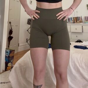 Alphalete amplify shorts